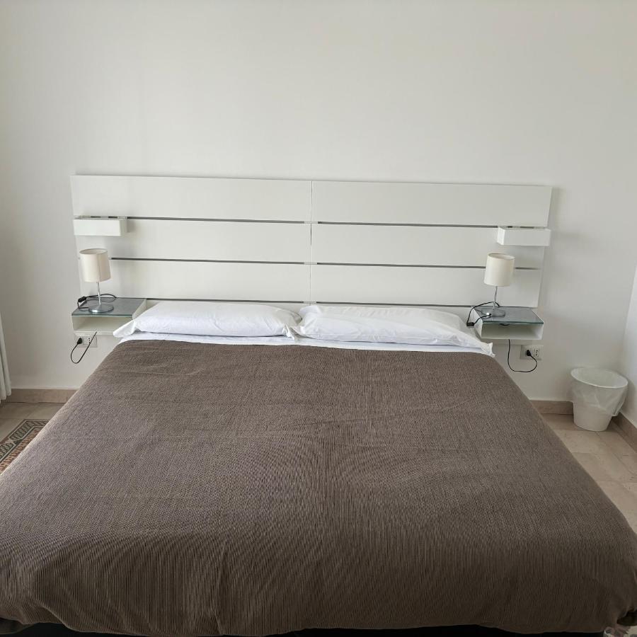 Room & Parking In Centro Citta Con Parcheggio Privato E Wifi Potenza Exterior photo