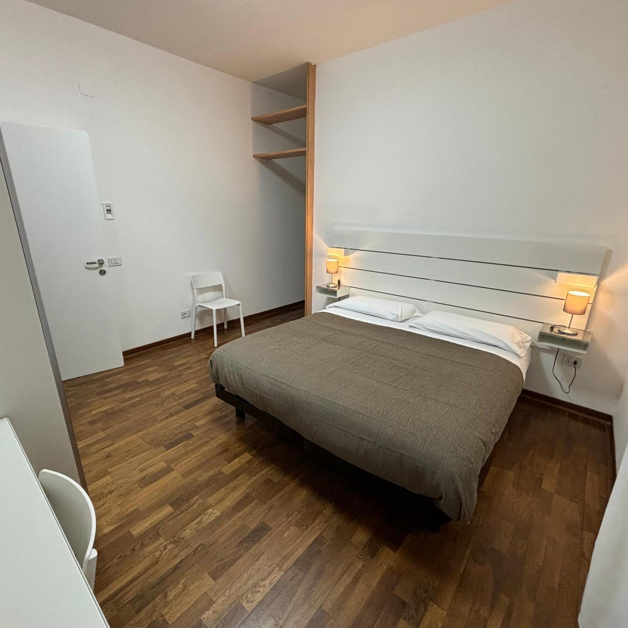Room & Parking In Centro Citta Con Parcheggio Privato E Wifi Potenza Exterior photo